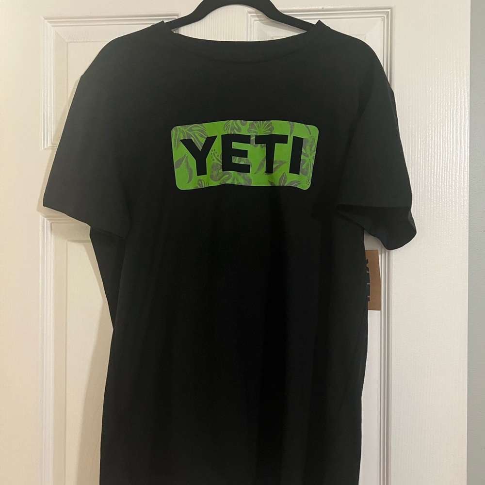 NWT Mens YETI Black T-Shirt